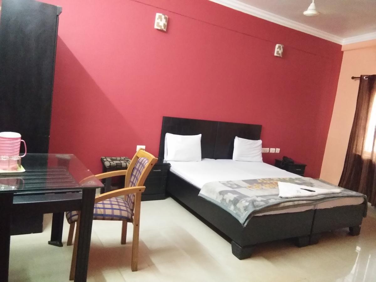 Готель A.R.Residency Kunnamangalam Екстер'єр фото