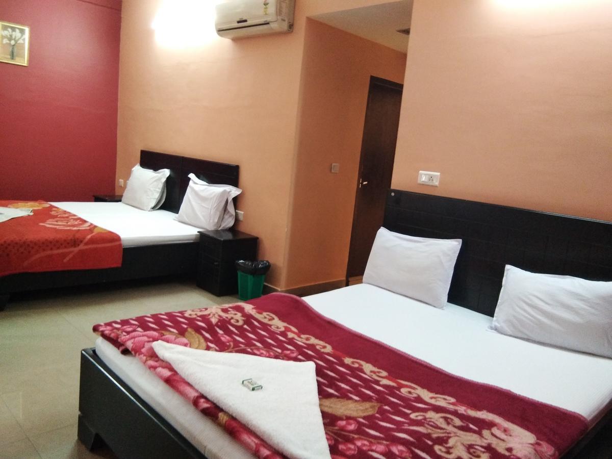 Готель A.R.Residency Kunnamangalam Екстер'єр фото