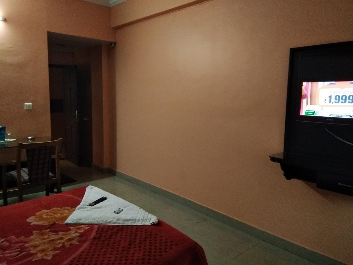 Готель A.R.Residency Kunnamangalam Екстер'єр фото